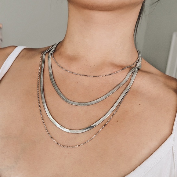 4 Layer Dainty Necklace - Picture 2 of 3